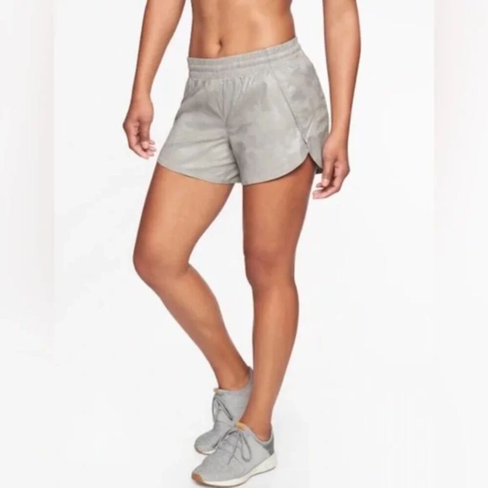 ATHLETA | Hustle Run Racer Light Gray Camo Shorts SIZE MEDIUM